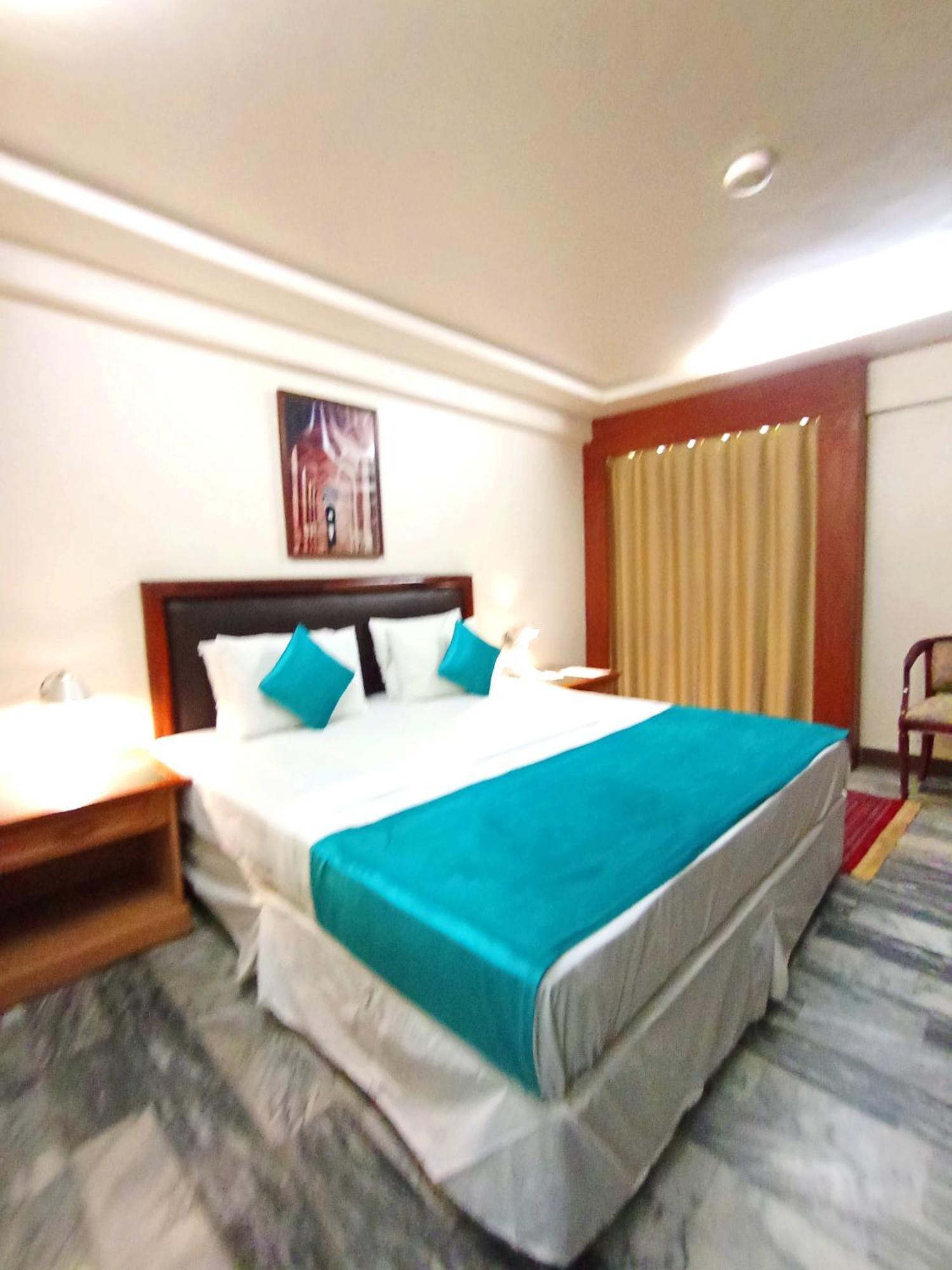 Hotel One Karachi Esterno foto