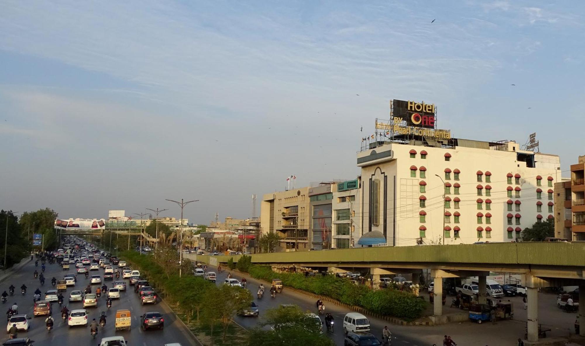 Hotel One Karachi Esterno foto