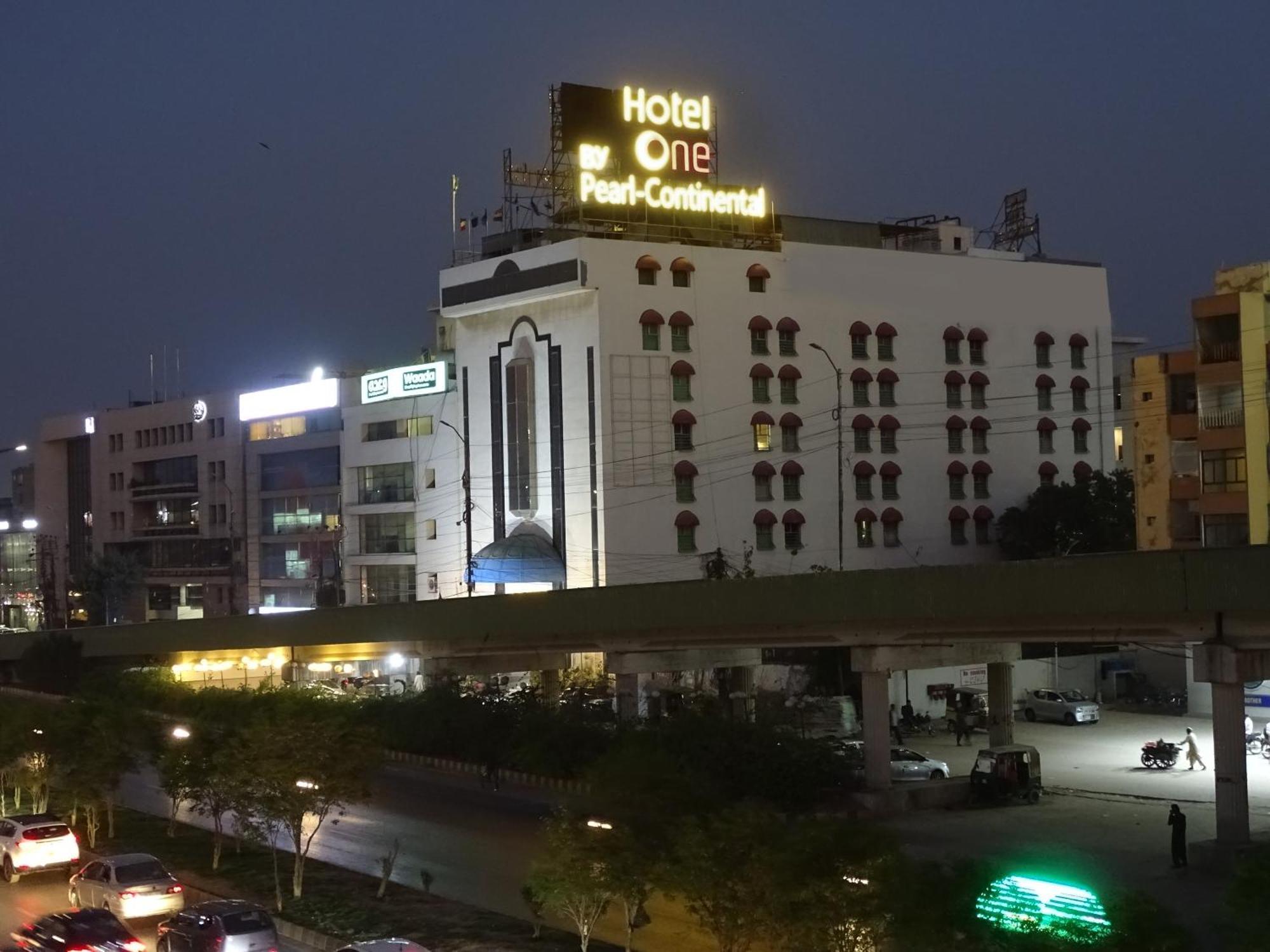 Hotel One Karachi Esterno foto